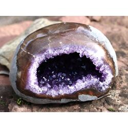 Amethyst Geode / Ladegeode dunkel (Uruquai) Handarbeit geschliffen/poliert - AA-Sonderqualitt - ca. 14 cm x 12 cm x 8 cm