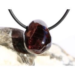 Granat rot Almandin Schimmer Trommelstein gebohrt - Sonderqualitt - ca. 2,1 cm x 1,7 cm x 1,3 cm