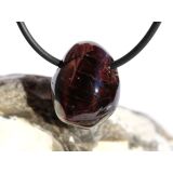 Granat rot Almandin "Schimmer" Trommelstein gebohrt - Sonderqualität - ca. 2,1 cm x 1,7 cm x 1,3 cm