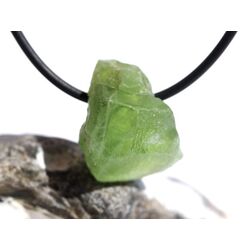 Peridot Kristall- / Rohsteinform gebohrt (Olivin / Chrysolith) - Sonderqualitt - ca. 2 cm x 1,5 cm x 1,3 cm (GKS)