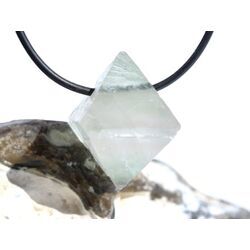 Fluorit gr�n Kristall / Oktaeder / Rohstein gebohrt - Sonderqualit�t - ca. 2,9 cm x 2,9 cm x 2,9 cm