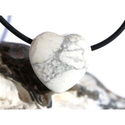 Magnesit Herz Schmuckstein gebohrt - ca. 20 mm