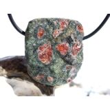 Eklogit Schmuckstein / Scheibenstein gebohrt - Sonderqualität - Rarität - ca. 3,1 cm x 2,8 cm x 1,2 cm