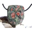 Eklogit Schmuckstein / Scheibenstein gebohrt - Sonderqualität - Rarität - ca. 3,1 cm x 2,8 cm x 1,2 cm