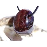 Granat rot "Sterngranat" Almandin Trommelstein gebohrt - Sonderqualität - Rarität - ca. 2,5 cm x 1,7 cm x 1,6 cm - Sonderpreis wg. Makel -