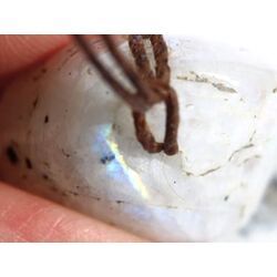 Regenbogenmondstein Schimmer Trommelstein gebohrt (Labradorit wei�) - Sonderqualit�t - ca. 2,9 cm x 2,8 cm x 1,9 cm