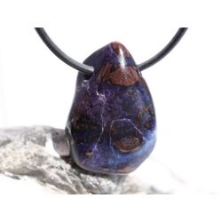 Sugilith mit Richterit Trommelstein gebohrt - Raritt - Sonderqualitt -  ca. 2,9 cm x 2 cm x 1,2 cm