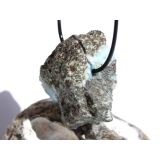 Larimar XXL Rohstein gebohrt  (Pektolith blau) - Rarität - ca. 4,4 cm x 3,9 cm x 2,1 cm