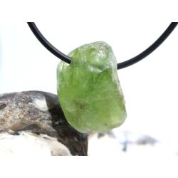 Peridot Kristall- / Rohsteinform gebohrt (Olivin / Chrysolith) - Sonderqualität - ca. 2,5 cm x 1,8 cm x 1,2 cm