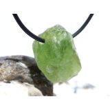 Peridot Kristall- / Rohsteinform gebohrt (Olivin / Chrysolith) - Sonderqualität - ca. 2,5 cm x 1,8 cm x 1,2 cm