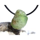 Peridot Kristall- / Rohsteinform gebohrt (Olivin / Chrysolith) - Sonderqualität - ca. 2,5 cm x 1,8 cm x 1,2 cm