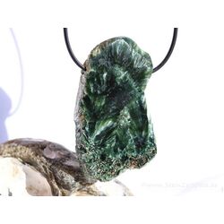 Seraphinit (Klinochlor) XXXL Scheibenstein gebohrt - Sonderqualität - Handarbeit - ca. 5,5 cm x 3,1 cm x 1 cm