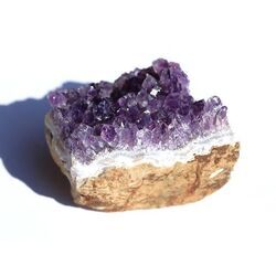 Amethyst Kristallstufe / Ladestufe mitteldunkel (Brasilien) - Sonderqualit�t - ca. 4,8 cm x 3,1 cm x 3,3 cm
