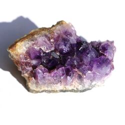 Amethyst-Stufe dunkel (Uruquai) - AA-Sonderqualitt - ca. 7,2 cm x 4,7 cm x 3,2 cm