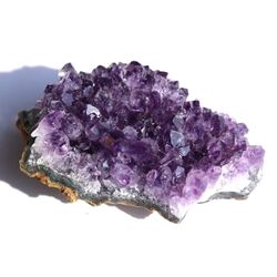 Amethyst-Stufe / Aufsteller dunkel (Uruquai) - Sonderqualitt - ca. 7,9 cm x 4,6 cm x 3,7 cm