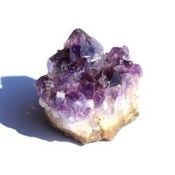 Amethyst Kristallstufe mitteldunkel (Brasilien) - Sonderqualit�t - ca. 4,8 cm x 3,4 cm x 4,1 cm