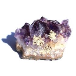 Amethyst Kristallstufe mitteldunkel (Brasilien) - Sonderqualit�t - ca. 4,8 cm x 3,4 cm x 4,1 cm