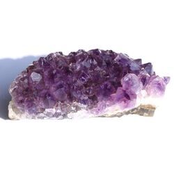 Amethyst-Stufe / Aufsteller mitteldunkel (Uruquai) - Sonderqualitt - ca. 7,8 cm x 4,9 cm x 4,2 cm