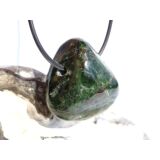 Chromdiopsid XL Trommelstein gebohrt - schöne Qualität - ca. 3,5 cm x 3,1 cm x 2,1 cm