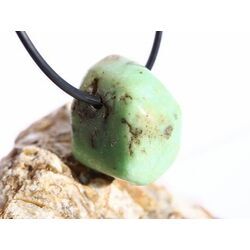 Chrysopras Schmuckstein / Trommelstein gebohrt - ca. 2,2 cm x 1,7 cm x 1,8 cm