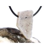 Chalcedon weiß Schmuckstein / Scheibenstein gebohrt - Handarbeit - Sonderqualität - ca. 3 cm x 1,7 cm x 0,7 cm - Sonderpreis wg. Makel -
