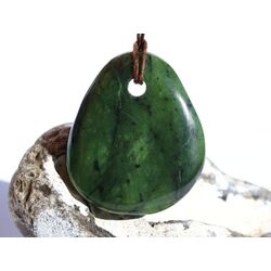 Nephrit-Jade XXL Schmuckstein / Scheibenstein gebohrt - Sonderqualit�t - ca. 4,4 cm x 3,7 cm x 1,1 cm