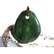 Nephrit-Jade XXL Schmuckstein / Scheibenstein gebohrt - Sonderqualität - ca. 4,4 cm x 3,7 cm x 1,1 cm