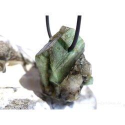 Smaragd Rohsteinform angetrommet, gebohrt (Beryll) - Raritt - Sonderqualitt - ca. 3,3 cm x 3,1 cm x 2,1 cm