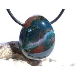 Heliotrop Trommelstein gebohrt - AA-Sonderqualit�t - ca. 2,6 cm x 2,1 cm x 1,2 cm