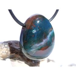 Heliotrop Trommelstein gebohrt - AA-Sonderqualit�t - ca. 2,6 cm x 2,1 cm x 1,2 cm