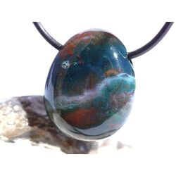 Heliotrop Trommelstein gebohrt - AA-Sonderqualit�t - ca. 2,6 cm x 2,1 cm x 1,2 cm