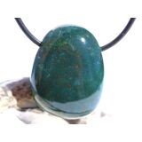Heliotrop Trommelstein gebohrt - Sonderqualität - ca. 2,9 cm x 2,3 cm x 1,4 cm