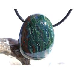 Heliotrop-Moosachat Trommelstein gebohrt - Sonderqualit�t - ca. 3 cm x 2,3 cm x 1,4 cm