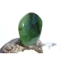 Nephrit-Jade Schmuckstein / Scheibenstein - Sonderqualit�t - Handarbeit - ca. 3 cm x 2,6 cm x 0,7 cm