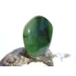 Nephrit-Jade Schmuckstein / Scheibenstein - Sonderqualität - Handarbeit - ca. 3 cm x 2,6 cm x 0,7 cm