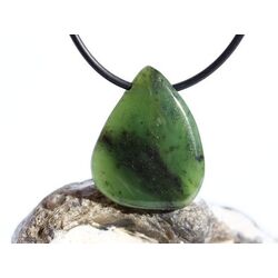 Nephrit-Jade Schmuckstein / Scheibenstein gebohrt -...