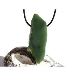 Nephrit-Jade XXXL Schmuckstein / Scheibenstein gebohrt matt -  Sonderqualitt - Handarbeit - ca. 6,3 cm x 2,3 cm x 1 cm