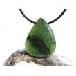 Nephrit-Jade Schmuckstein / Scheibenstein gebohrt - Sonderqualität - Handarbeit - ca. 3 cm x 2,4 cm x 0,6 cm