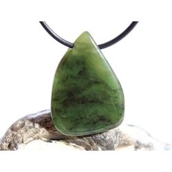 Nephrit-Jade Schmuckstein / Scheibenstein gebohrt -...