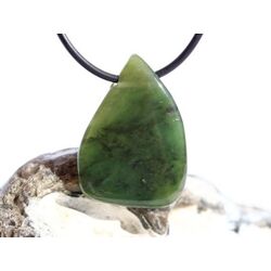 Nephrit-Jade Schmuckstein / Scheibenstein gebohrt - Sonderqualit�t - Handarbeit - ca. 3,4 cm x 2,5 cm x 0,5 cm