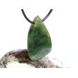 Nephrit-Jade Schmuckstein / Scheibenstein gebohrt - Sonderqualität - Handarbeit - ca. 3,4 cm x 2,5 cm x 0,5 cm