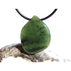 Nephrit-Jade Schmuckstein / Scheibenstein gebohrt -...