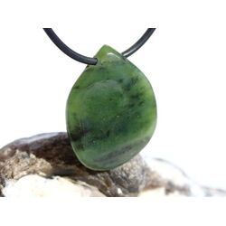 Nephrit-Jade Schmuckstein / Scheibenstein gebohrt - Sonderqualit�t - Handarbeit - ca. 3 cm x 2,3 cm x 0,5 cm