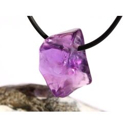 Amethyst mittelhell Kristall / Rohstein angetrommelt (Trommelstein) gebohrt - AAA-Sonderqualitt - Raritt - ca. 2,6 cm x 2 cm x 1,7 cm