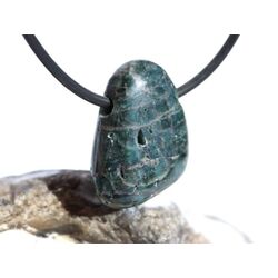 Apatit blau natur Trommelstein gebohrt - ca. 2,2 cm x 1,8 cm x 0,7 cm