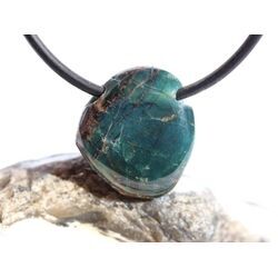 Apatit blau natur Trommelstein gebohrt - ca. 1,9 cm x 1,7 cm x 0,7 cm