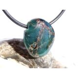 Apatit blau natur Trommelstein gebohrt - ca. 1,9 cm x 1,7...