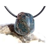 Apatit blau natur Trommelstein gebohrt - ca. 2,1 cm x 1,9...