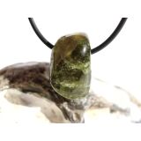 Vesuvian grün (Idokras) Trommelstein gebohrt -...