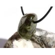Vesuvian grün (Idokras) Trommelstein gebohrt - Rarität - ca. 2,4 cm x 1,4 cm x 1,5 cm (GKS)